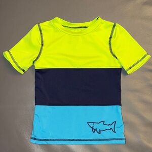 🏷️ 5 for $25 🏷️ Cat & Jack boys swim shirt, 2T